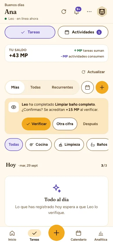 La pantalla de tareas: Leo ha completado «Limpiar baño completo» y Ana puede verificarlo, proponer otra cifra o dejarlo para después.